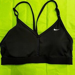 Black Nike sports bra with removal pads women’s size M adjustable 
pre-loved con